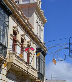 30 arcos de luces led ambientan las calles con motivo de las fiestas del Cristo de San Cristóbal de La Laguna. · foto 2