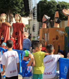 Los niños fueron los verdaderos protagonistas del 2º Encuentro de Papagüevos celebrado este fín de semana en Guía. · foto 4