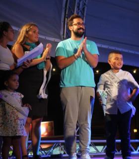 Desfiles de pequeñas bellezas sobre el escenario de las Fiestas de Antigua 2016 · foto 5