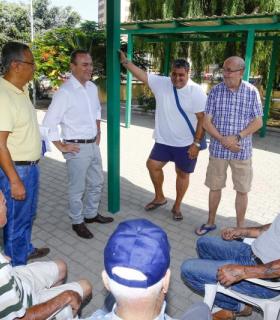 El Alcalde Hidalgo anima a los residentes de Cruz de Piedra a solicitar la Ayuda a la Vivienda Habitual en su recta final. · foto 5