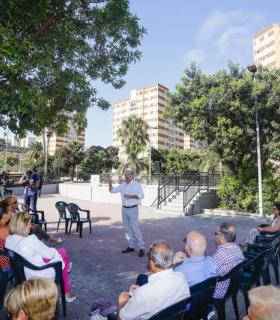 El Alcalde Hidalgo anima a los residentes de Cruz de Piedra a solicitar la Ayuda a la Vivienda Habitual en su recta final. · foto 3
