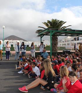 Más de 1.300 alumnos de infantil y primaria del municipio de Tías han vuelto hoy a sus clases con total normalidad. · foto 2