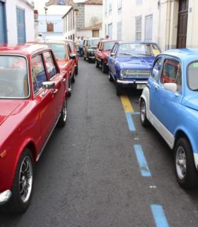 El casco de Guía se llena este domingo de artesanía por la XXXV edición de su feria. · foto 1