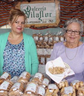 El casco de Guía se llena este domingo de artesanía por la XXXV edición de su feria. · foto 5