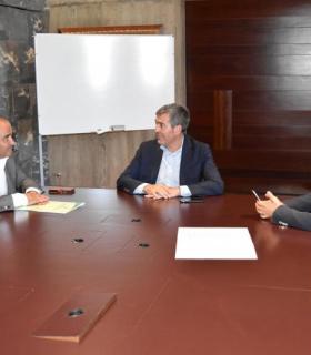 Los polígonos de La Campana y La Cañada, el futuro parking de Radazul y el mercadillo de La Esperanza en la agenda del Gobierno regional. · foto 1