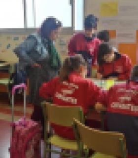 Dunia Sánchez Padrón apuesta por acercar el arte del dibujo a los más pequeños de la casa. · foto 2