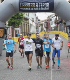 La Carrera Popular a Teror de la Policía Local congrega a más de un millar de participantes. · foto 1