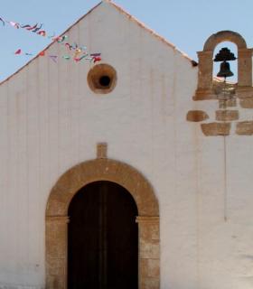 Patrimonio Histórico deja sin pintar ni arreglar el Campanario de la Iglesia de Antigua. · foto 3