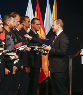 El Ayuntamiento de Las Palmas de Gran Canaria pone en marcha una nueva unidad de la Policía Local para atender a mujeres y menores víctimas de maltrato y a personas en riesgo de exclusión. · foto 2