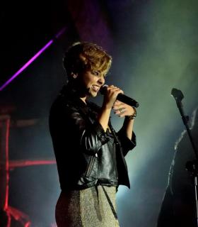 Actuación de Chenoa en Tacoronte, Tenerife. Gala de Arte 2016 · foto 2