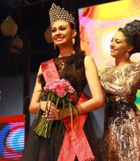 Ariadna Fregel, del casco, Reina de las fiestas de Guía de Isora 2016. · foto 2