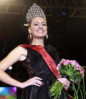 Ariadna Fregel, del casco, Reina de las fiestas de Guía de Isora 2016. · foto 3