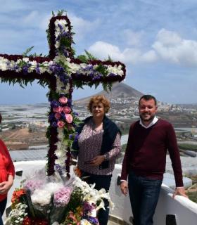 Teodoro Sosa se suma a la celebración del Día de la Cruz en la Montaña de Amagro en Gáldar · foto 1