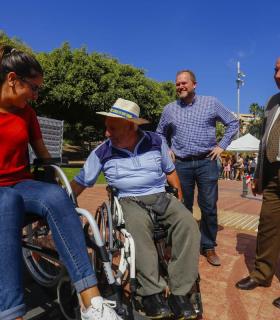 El Ayuntamiento de Las Palmas de Gran Canaria invita a 200 alumnos de Secundaria a vivir la experiencia de las personas con discapacidad. · foto 3