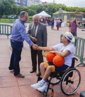 El Ayuntamiento de Las Palmas de Gran Canaria invita a 200 alumnos de Secundaria a vivir la experiencia de las personas con discapacidad. · foto 6