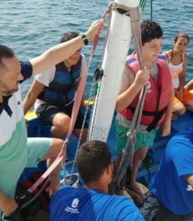 El Ayuntamiento de Las Palmas de G.C. forma a cerca de un centenar jóvenes del municipio como futuros tripulantes de Vela Latina. · foto 1
