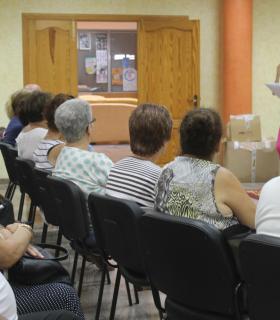 En Antigua, los mayores de 65 ultiman detalles para irse de crucero. · foto 3
