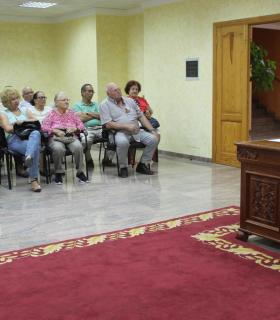 En Antigua, los mayores de 65 ultiman detalles para irse de crucero. · foto 2