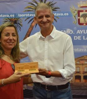 Alrededor de 150 mayores de El Rosario disfrutan de una excursión de fin de verano al municipio de La Orotava. · foto 2