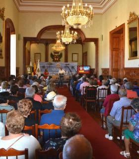 Alrededor de 150 mayores de El Rosario disfrutan de una excursión de fin de verano al municipio de La Orotava. · foto 4