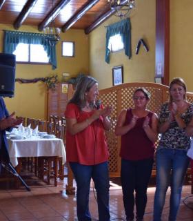 Alrededor de 150 mayores de El Rosario disfrutan de una excursión de fin de verano al municipio de La Orotava. · foto 1