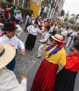 Vegueta se llena de tradición y folclore con la celebración de la romería del Rosario. · foto 5