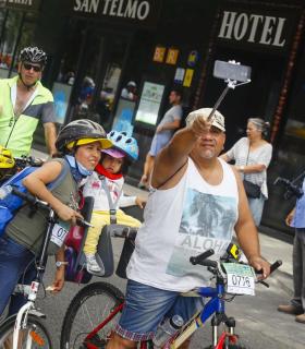 La Fiesta de la Bicicleta congrega a miles de personas en las calles en el cierre festivo de la Semana Europea de la Movilidad 2016. · foto 1