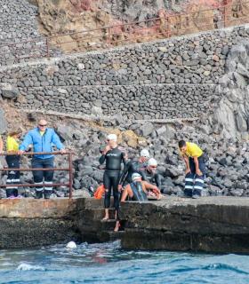 Carmelo Santana gana la XVI Travesía a Nado a Puntallana en San Sebastián de La Gomera. · foto 3