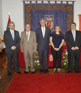 El Ayuntamiento de Tacoronte recupera un antiguo estandarte con el escudo español republicano. · foto 4