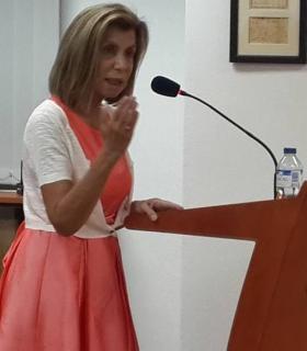 Albertine Orleans cautivó al público con su poemario Regreso a los besos del mar. · foto 2