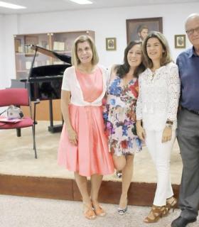 Albertine Orleans cautivó al público con su poemario Regreso a los besos del mar. · foto 3