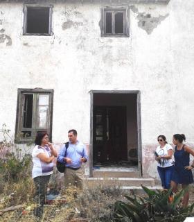 El gobierno local de Buenavista del Norte traslada al Director General de Patrimonio su preocupación por el estado de la Casona de los Ruices. · foto 2