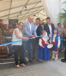 Cuarenta oficios y 130 profesionales están presentes desde hoy en la Feria Insular de Artesanía. · foto 1