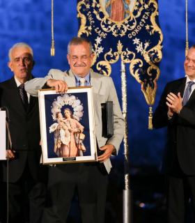 Los grupos del Carnaval de Las Palmas de G.C. rememoran el inicio del mismo en el arranque de las fiestas de La Naval. · foto 8