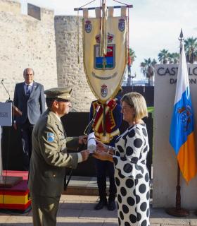 La ciudad de Las Palmas de Gran Canaria celebra el 421 aniversario de la Batalla de La Naval con un homenaje a los caídos y una parada militar. · foto 3