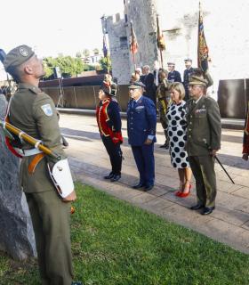 La ciudad de Las Palmas de Gran Canaria celebra el 421 aniversario de la Batalla de La Naval con un homenaje a los caídos y una parada militar. · foto 7