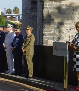 La ciudad de Las Palmas de Gran Canaria celebra el 421 aniversario de la Batalla de La Naval con un homenaje a los caídos y una parada militar. · foto 4