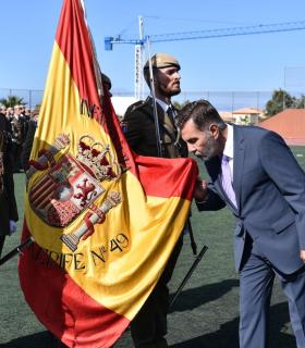 La jura de la Bandera para personal civil culmina en Adeje con la participación de casi 400 personas. · foto 1