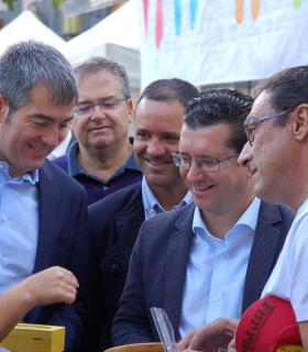El presidente de Canarias se compromete a incluir las pasarelas peatonales de la IV Fase de la Circunvalación contempladas en el proyecto original. · foto 1