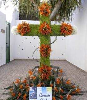La Asociación de Vecinos El Drago gana el Concurso de Cruces de las Fiestas de Mayo de Santa Cruz de Tenerife. · foto 2