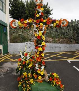 La Asociación de Vecinos El Drago gana el Concurso de Cruces de las Fiestas de Mayo de Santa Cruz de Tenerife. · foto 3
