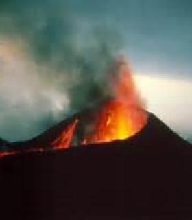 El Teneguía vuelve a erupcionar en su 45 aniversario. · foto 2