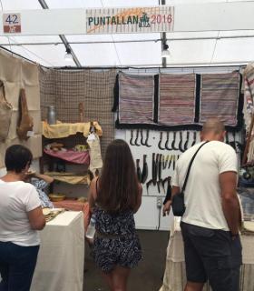 La Feria Insular de Artesanía ha recibido la visita de casi 3.000 personas en sus dos primeros días de apertura al público. · foto 1