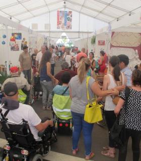 La Feria Insular de Artesanía ha recibido la visita de casi 3.000 personas en sus dos primeros días de apertura al público. · foto 3
