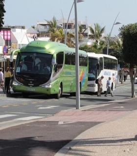 Puerto del Carmen (Tías) atrae a cientos de cruceristas cada semana. · foto 3