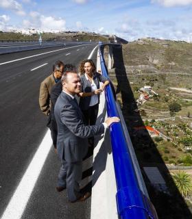 El Alcalde asiste a la finalización de la obra de la IV Fase de la Circunvalación en el tramo del enlace de Las Mesas · foto 6