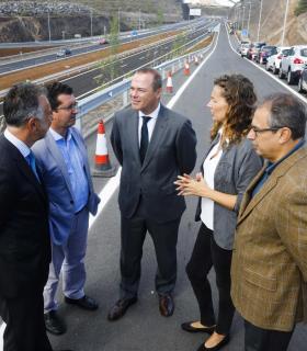 El Alcalde asiste a la finalización de la obra de la IV Fase de la Circunvalación en el tramo del enlace de Las Mesas · foto 3