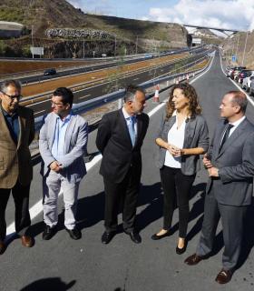 El Alcalde asiste a la finalización de la obra de la IV Fase de la Circunvalación en el tramo del enlace de Las Mesas · foto 1