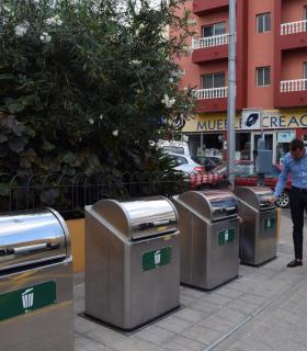 Gáldar estrena nuevos contenedores soterrados en la Glorieta Antonio Padrón del casco urbano. · foto 4