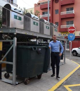 Gáldar estrena nuevos contenedores soterrados en la Glorieta Antonio Padrón del casco urbano. · foto 3